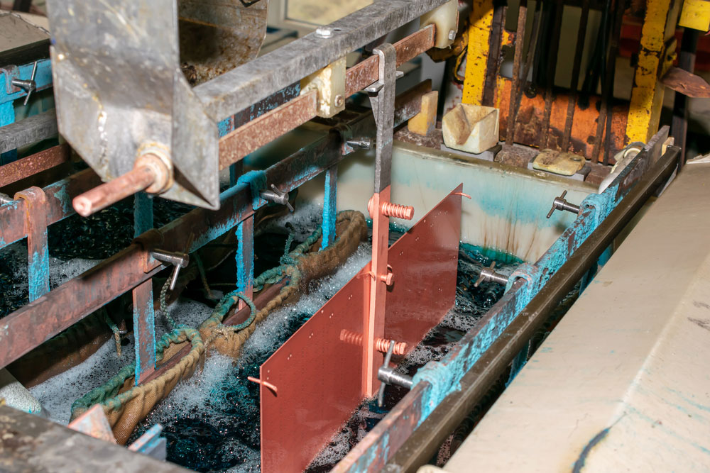 Galvanic baths for electrolytic copper plating